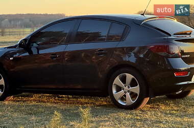 Хэтчбек Chevrolet Cruze 2011 в 