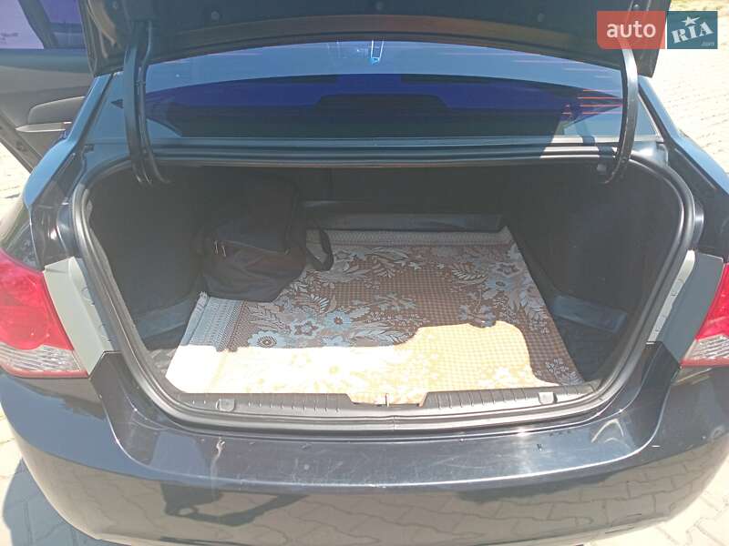Седан Chevrolet Cruze 2011 в Николаеве