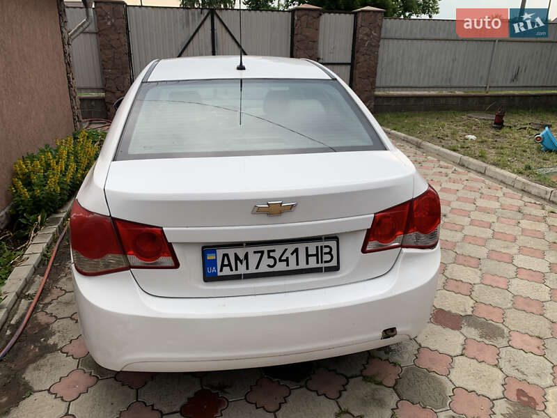 Седан Chevrolet Cruze 2010 в Малине