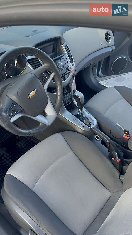 Седан Chevrolet Cruze 2010 в Львові