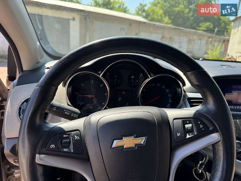 Седан Chevrolet Cruze 2011 в Чернівцях