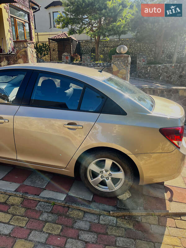 Седан Chevrolet Cruze 2011 в Тернополе