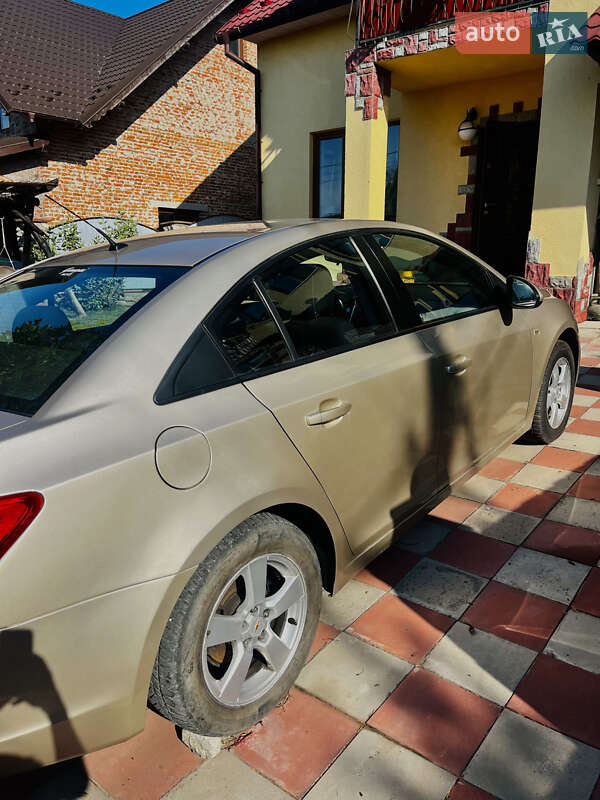 Седан Chevrolet Cruze 2011 в Тернополе