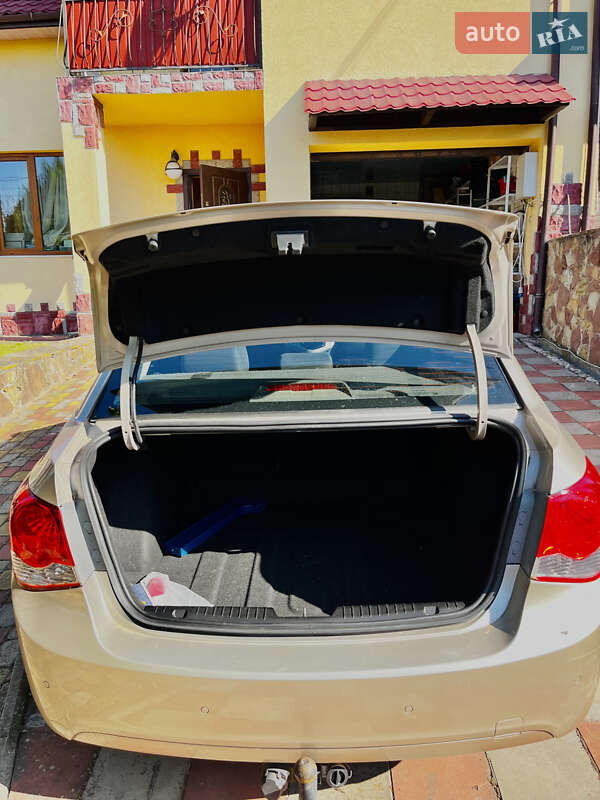 Седан Chevrolet Cruze 2011 в Тернополе