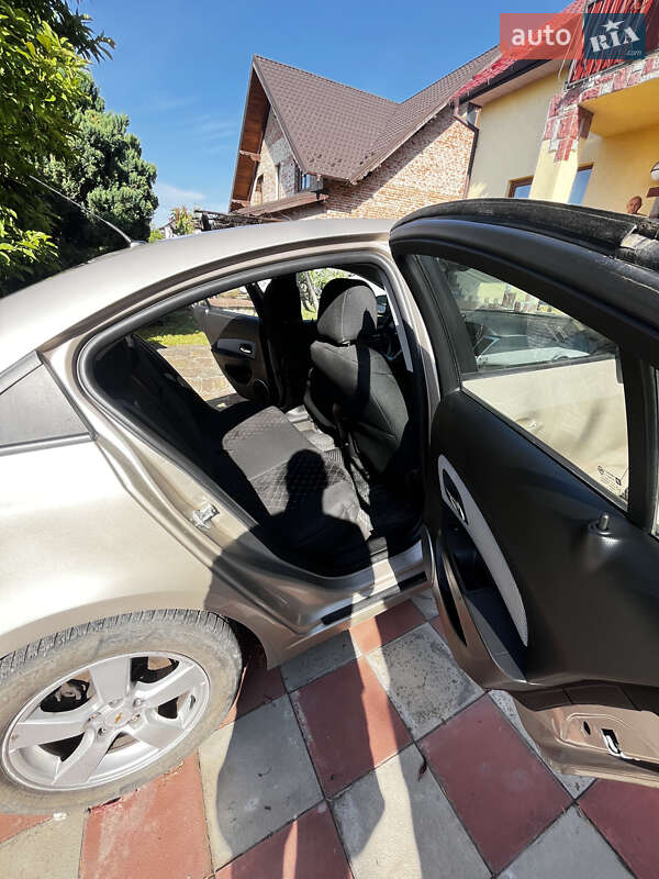 Седан Chevrolet Cruze 2011 в Тернополе