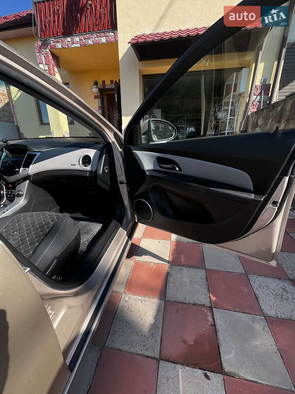 Седан Chevrolet Cruze 2011 в Тернополе