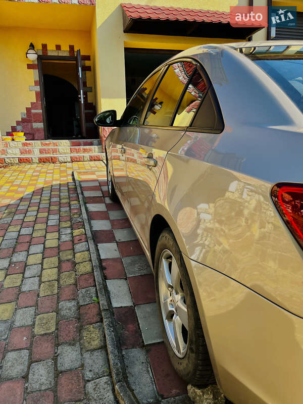 Седан Chevrolet Cruze 2011 в Тернополе