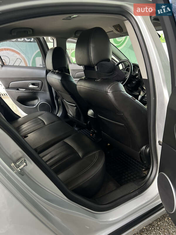 Седан Chevrolet Cruze 2012 в Черновцах