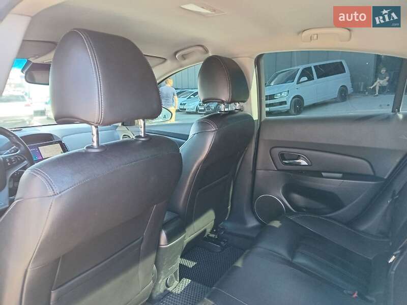 Седан Chevrolet Cruze 2012 в Львове