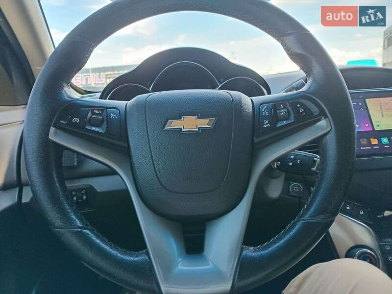Седан Chevrolet Cruze 2012 в Львове