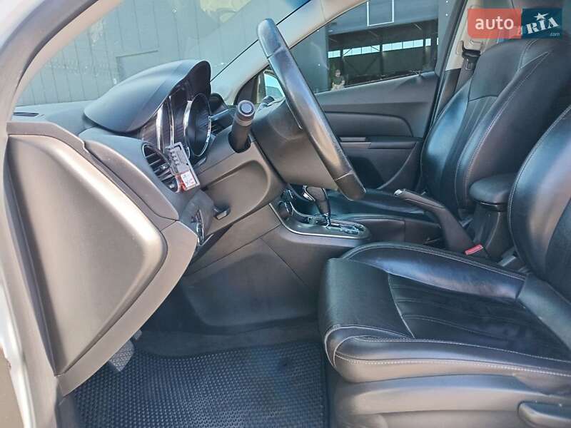 Седан Chevrolet Cruze 2012 в Львове