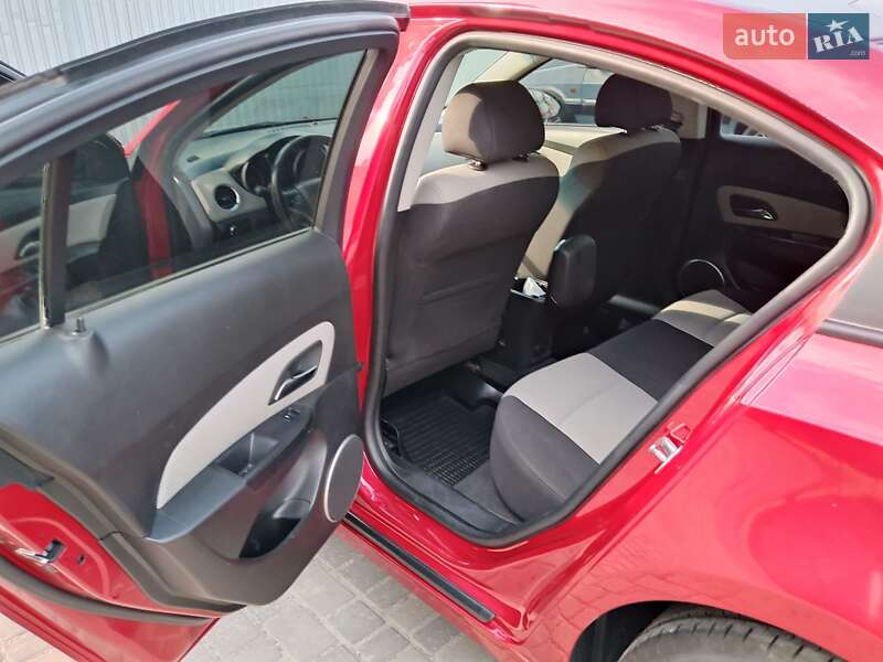 Седан Chevrolet Cruze 2011 в Тернополі