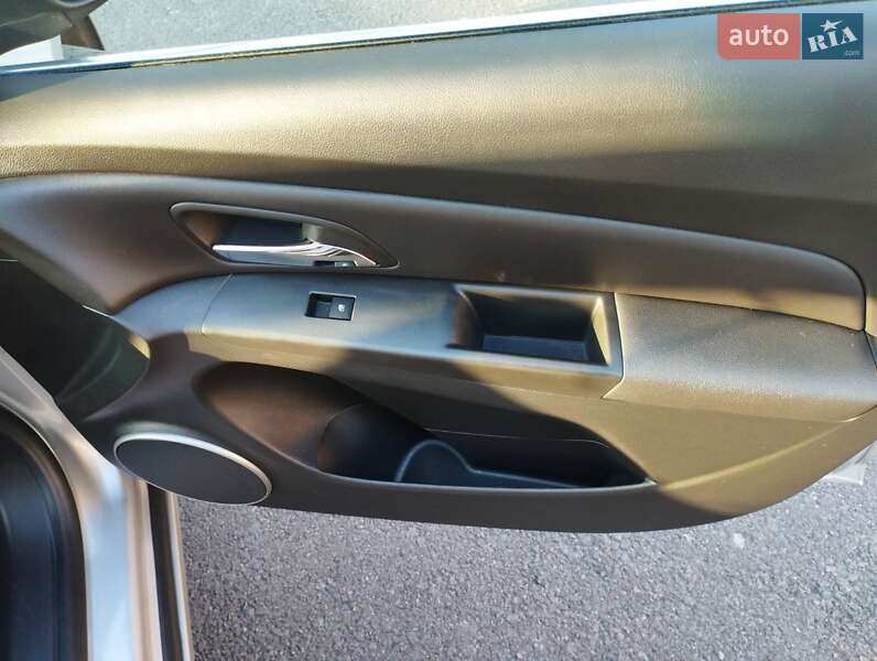 Универсал Chevrolet Cruze 2012 в Сарнах