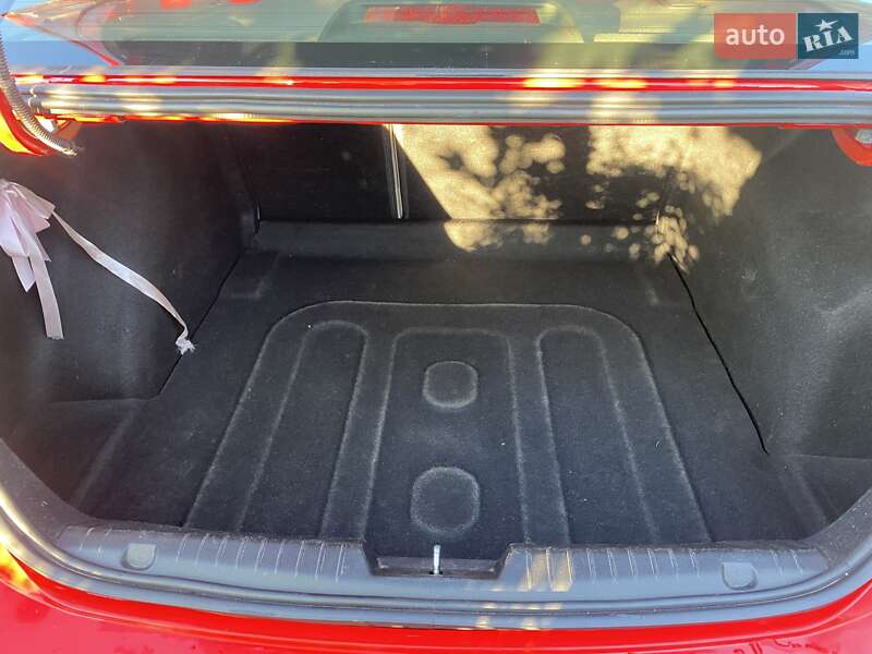 Седан Chevrolet Cruze 2015 в Львове