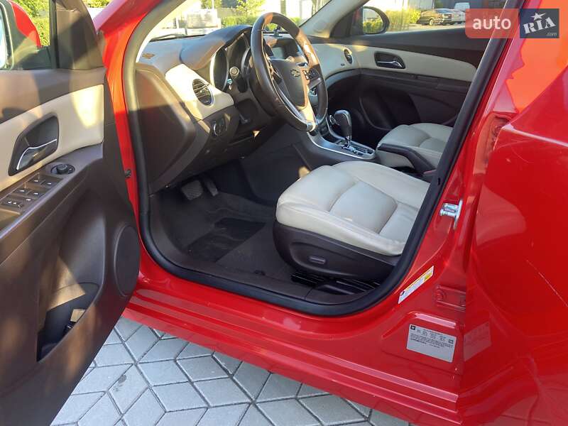 Седан Chevrolet Cruze 2015 в Львове