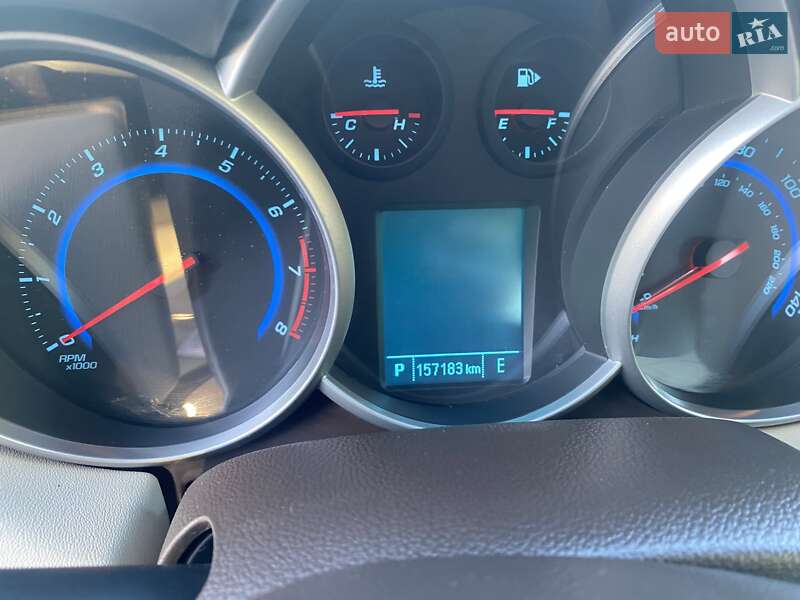 Седан Chevrolet Cruze 2015 в Львове