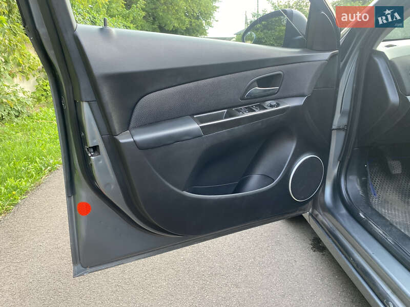 Седан Chevrolet Cruze 2011 в Сумах