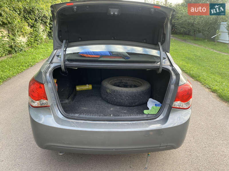 Седан Chevrolet Cruze 2011 в Сумах