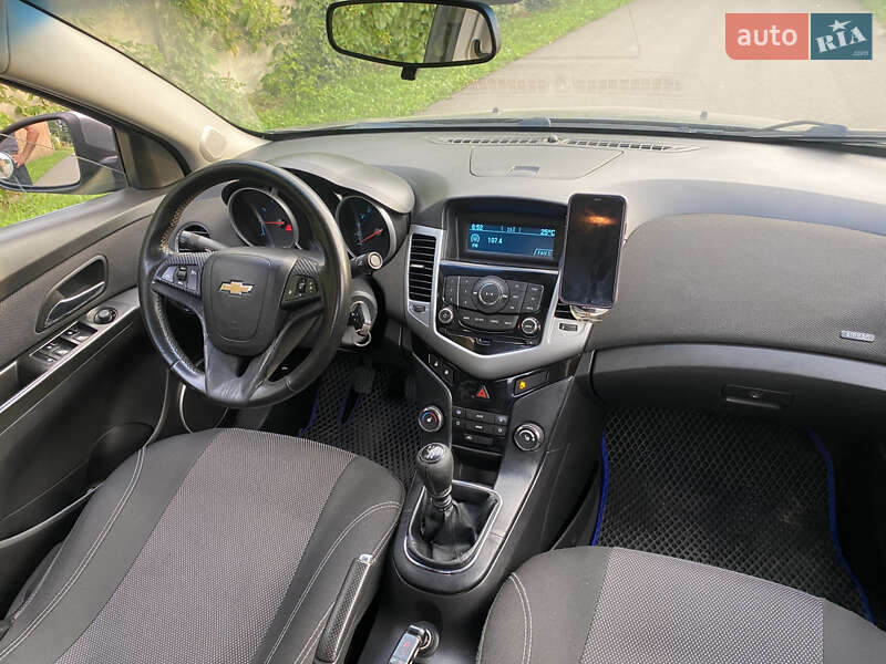 Седан Chevrolet Cruze 2011 в Сумах