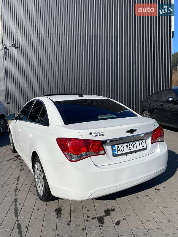 Седан Chevrolet Cruze 2014 в Міжгір'ї
