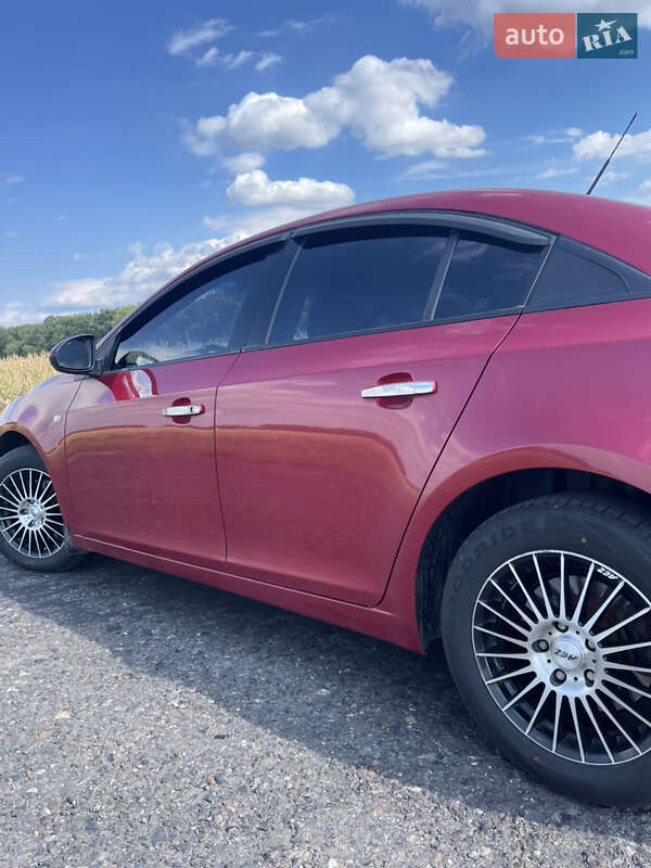 Седан Chevrolet Cruze 2010 в Полтаві