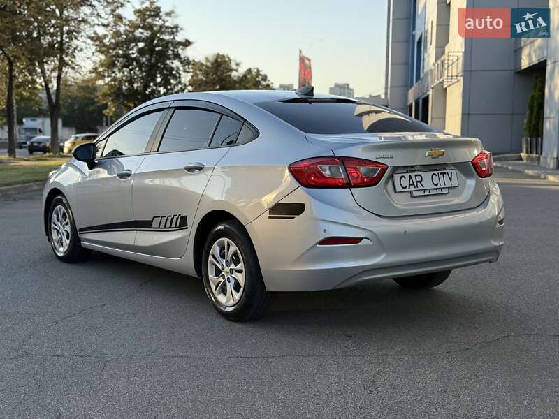 Седан Chevrolet Cruze 2018 в Киеве