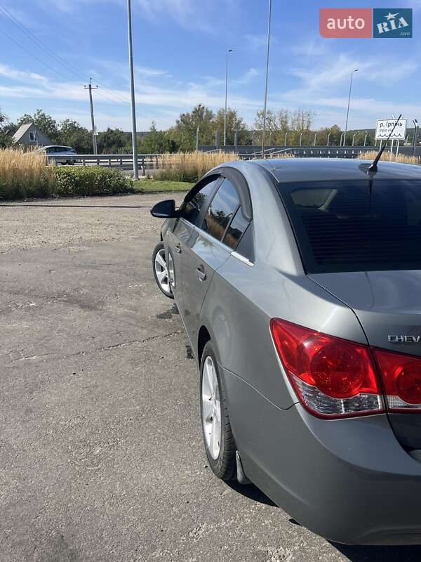 Седан Chevrolet Cruze 2011 в Ирпене
