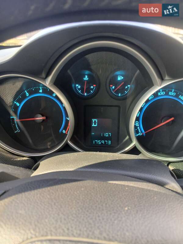 Седан Chevrolet Cruze 2011 в Каменском