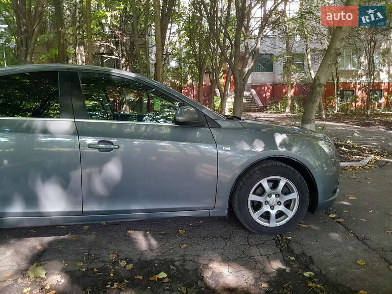 Седан Chevrolet Cruze 2010 в Казатине