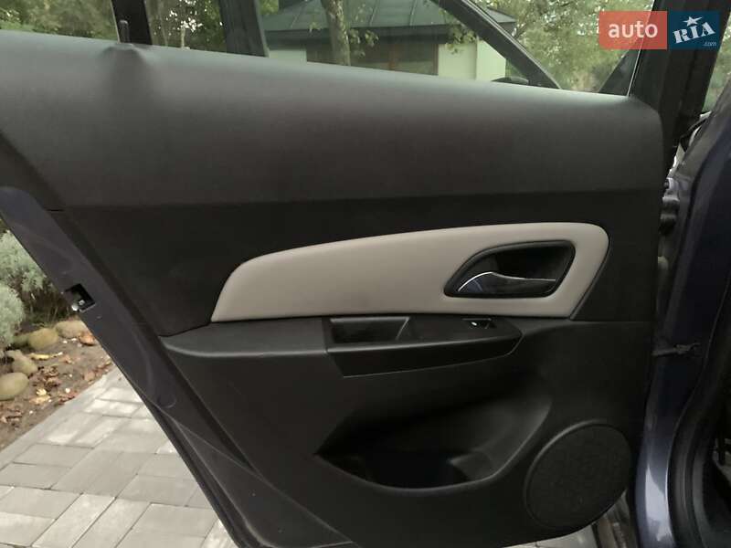 Седан Chevrolet Cruze 2012 в Львове