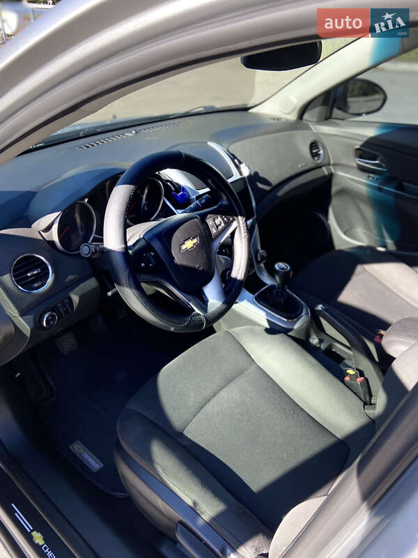 Седан Chevrolet Cruze 2012 в Шепетівці