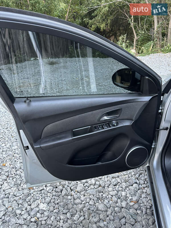 Хэтчбек Chevrolet Cruze 2012 в Днепре