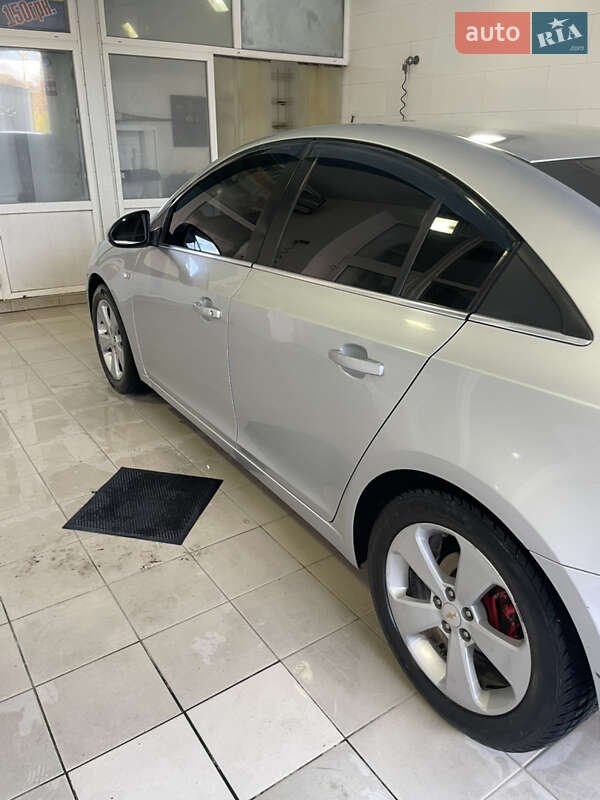 Седан Chevrolet Cruze 2011 в Первомайске