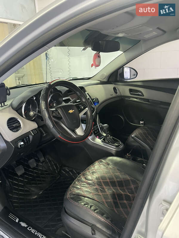 Седан Chevrolet Cruze 2011 в Первомайске