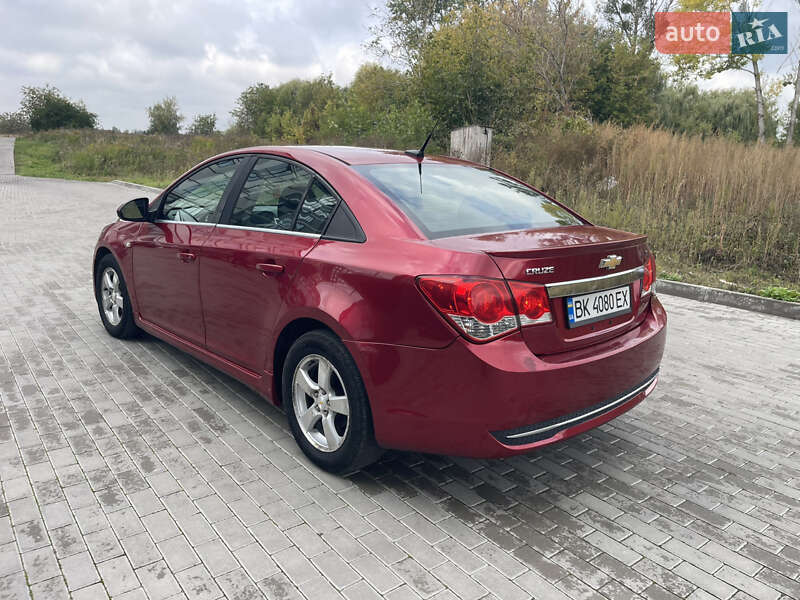 Седан Chevrolet Cruze 2011 в Ровно