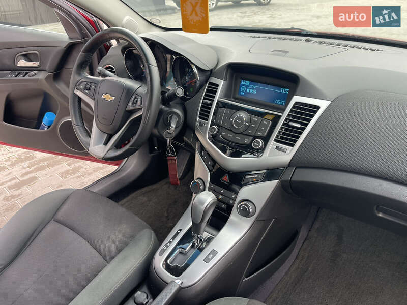 Седан Chevrolet Cruze 2011 в Ровно