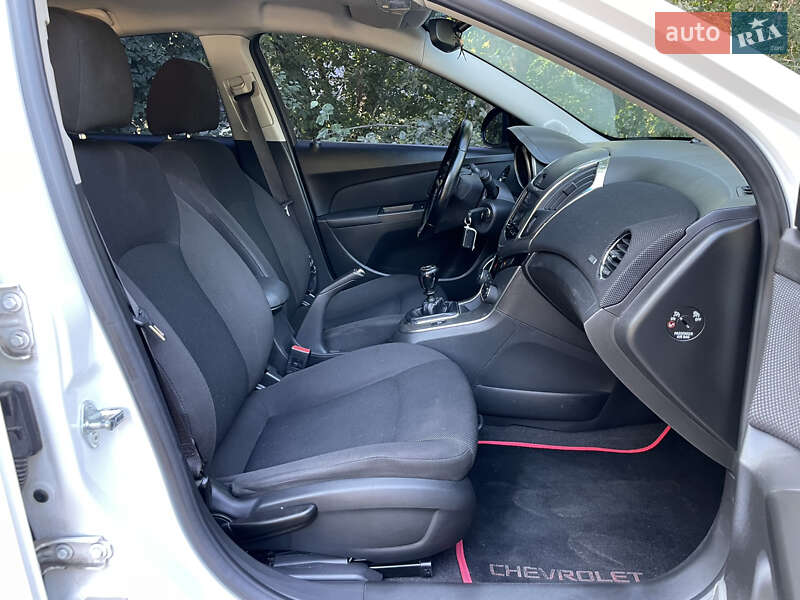 Хэтчбек Chevrolet Cruze 2014 в Киеве фото 22 Хэтчбек Chevrolet Cruze 2014 в Киеве