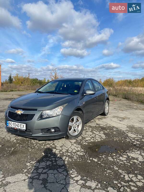 Седан Chevrolet Cruze 2011 в Волочиську