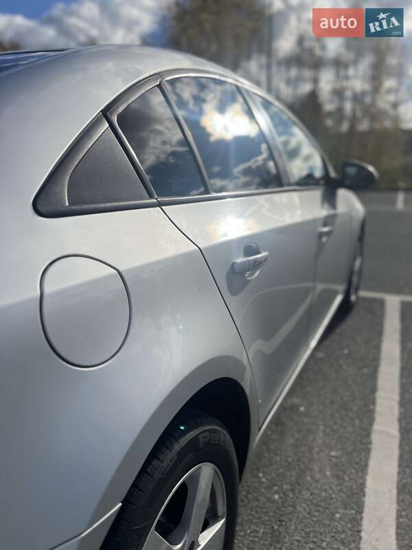 Седан Chevrolet Cruze 2011 в Луцке фото 17 Седан Chevrolet Cruze 2011 в Луцке