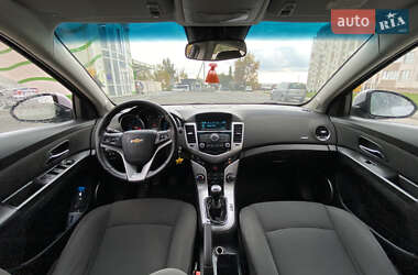 Хэтчбек Chevrolet Cruze 2012 в 
