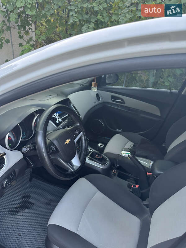 Седан Chevrolet Cruze 2010 в Каменском