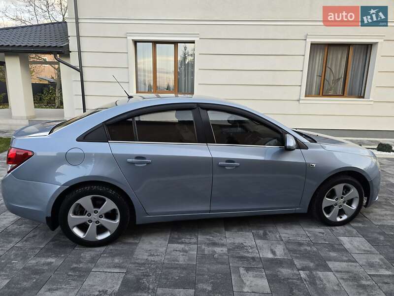 Седан Chevrolet Cruze 2011 в Ивано-Франковске