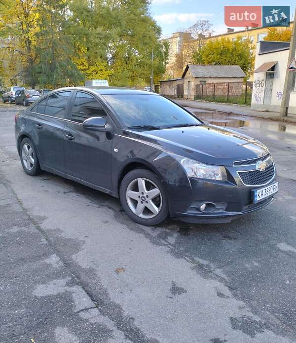 Седан Chevrolet Cruze 2011 в Киеве фото 2 Седан Chevrolet Cruze 2011 в Киеве