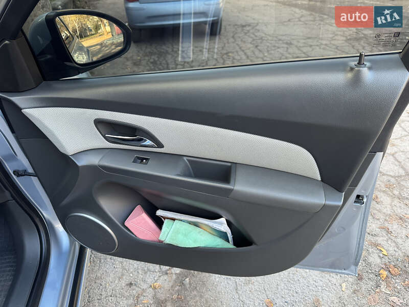 Седан Chevrolet Cruze 2010 в Покрове