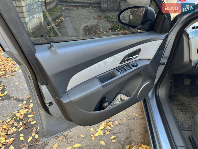 Седан Chevrolet Cruze 2010 в Покрове