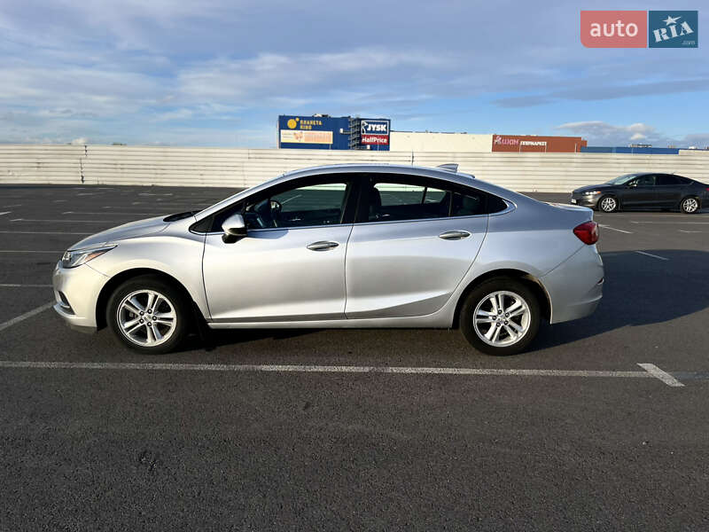Седан Chevrolet Cruze 2017 в Львове