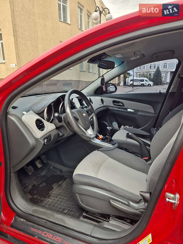 Седан Chevrolet Cruze 2010 в Полтаве