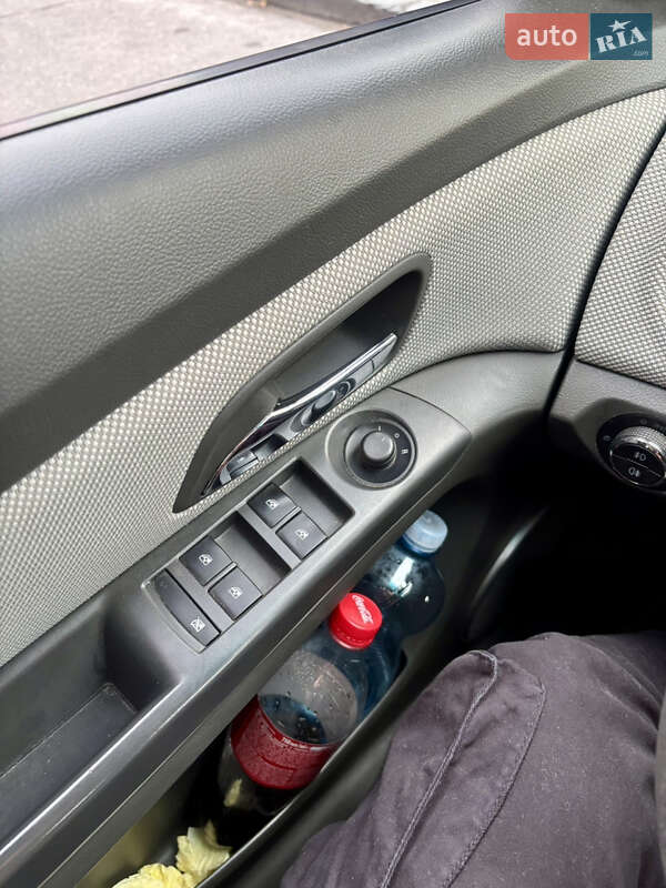 Седан Chevrolet Cruze 2010 в Полтаве