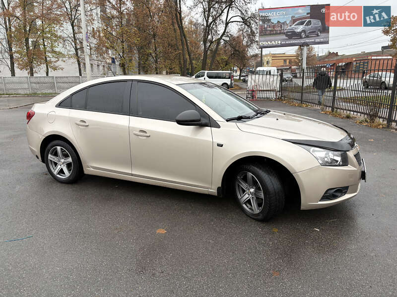 Седан Chevrolet Cruze 2011 в Чернигове