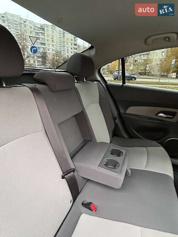Седан Chevrolet Cruze 2010 в Киеве фото 20 Седан Chevrolet Cruze 2010 в Киеве
